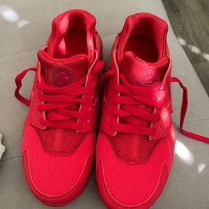 Nikes youth
